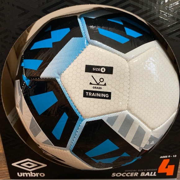 New! Umbro kids soccer ball size 4 for ages 9 to 13 - Picture 2 of 5